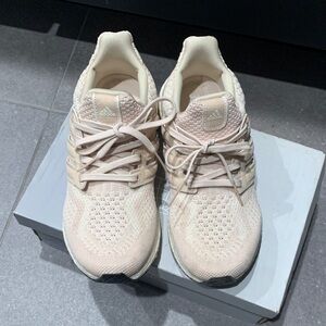 Women Adidas Ultraboost 5.0 DNA